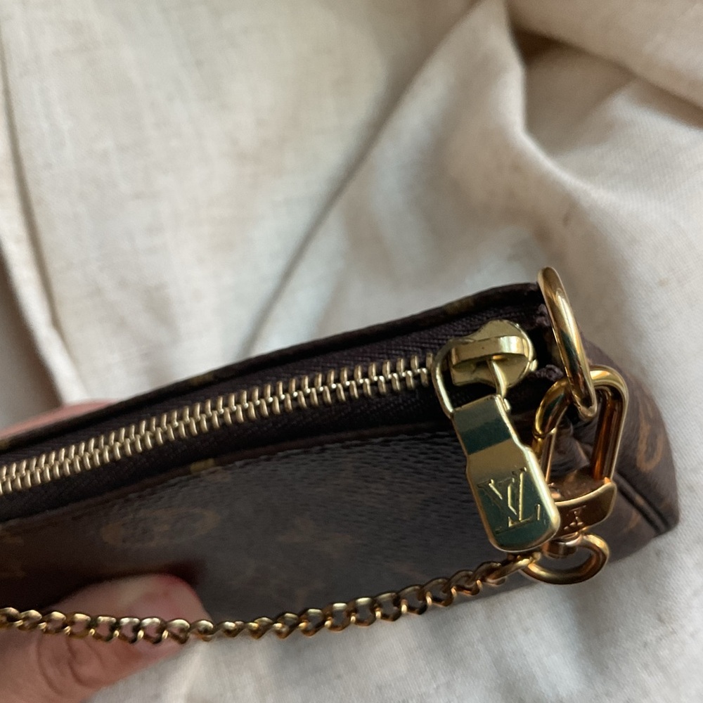 Louis Vuitton Mini Pochette Accessoires – Made in France - Picture 10 of 11